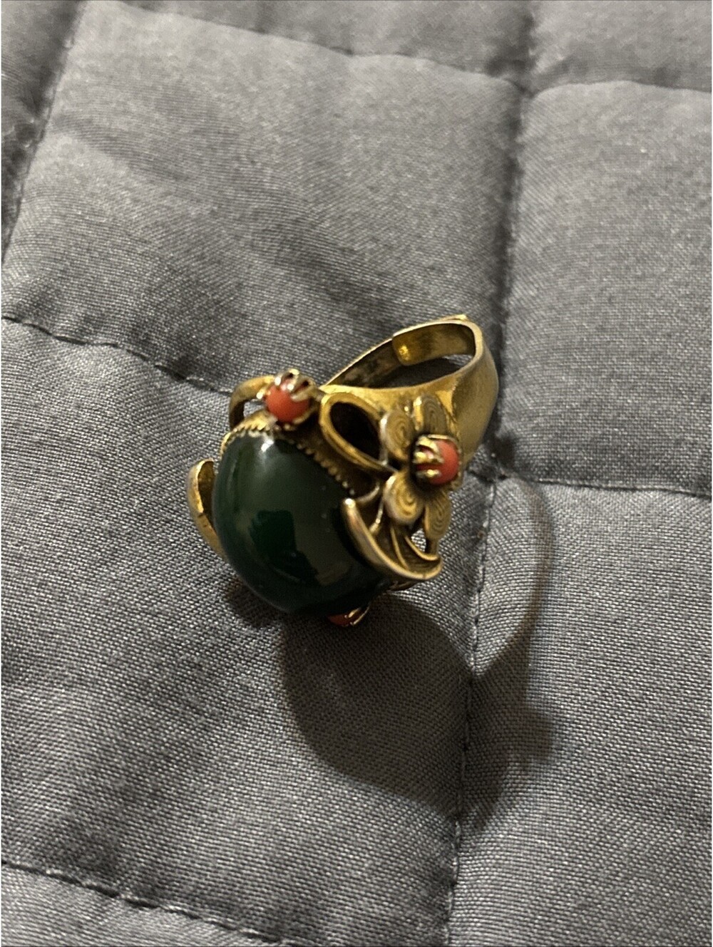 Vintage Chinese Export Cabochon Jadeite Filigree Coral Split Ring
